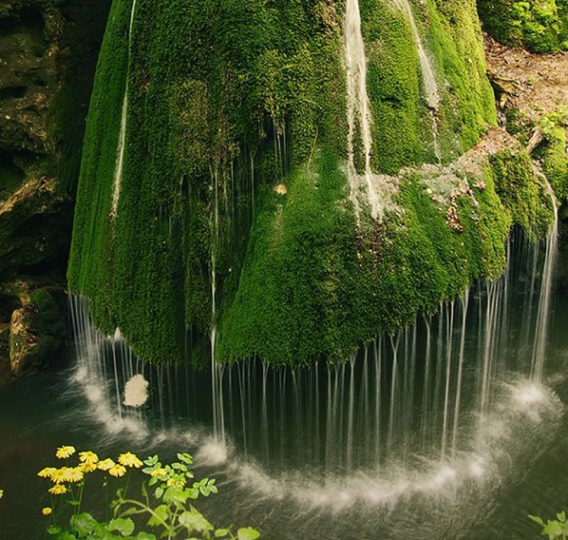 Самая красивая картинка природы в мире. Водопад Бигар Румыния. Водопад Бигар Румыния зимой. Водопад Бигар Румыния фото.